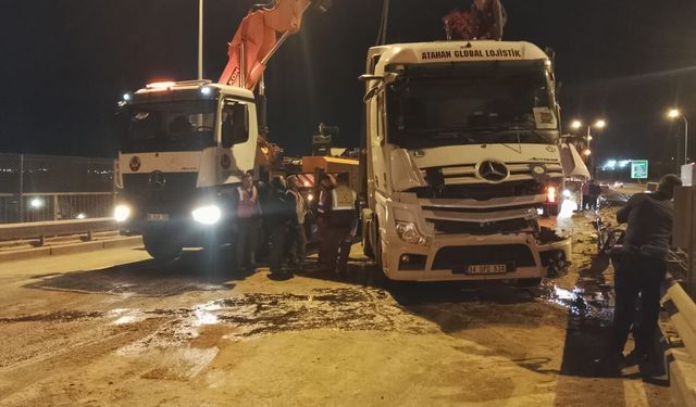 Büyükçekmece TEM Otoyolu'nda Tır Devrildi