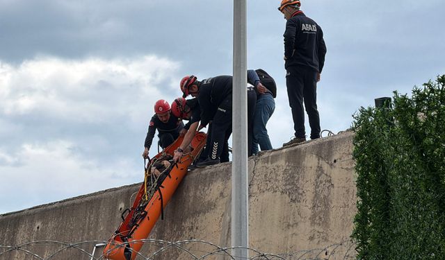 Dalgakıranda düşen balıkçı kurtarıldı