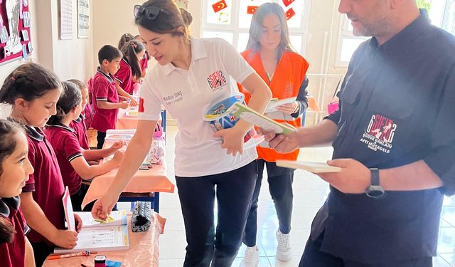 Depremde ailesini kaybedip hayatını iyiliğe adadı