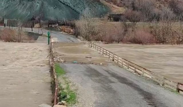 Diyarbakır'da yağış sonrası dere taştı