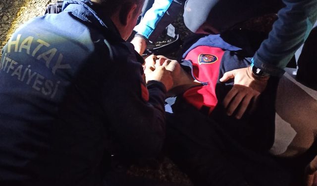 Dörtyol'da kepçe uçurumdan yuvarlandı