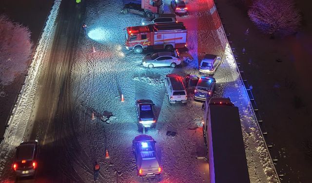 Erzurum'da TIR ve cip kafa kafaya çarpıştı