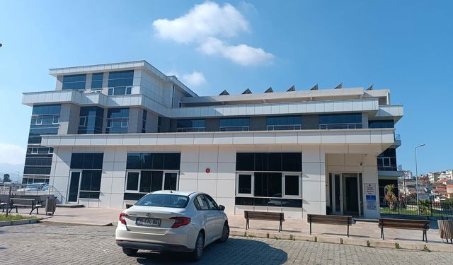 Evinin önünde silahlı saldırıya uğradı