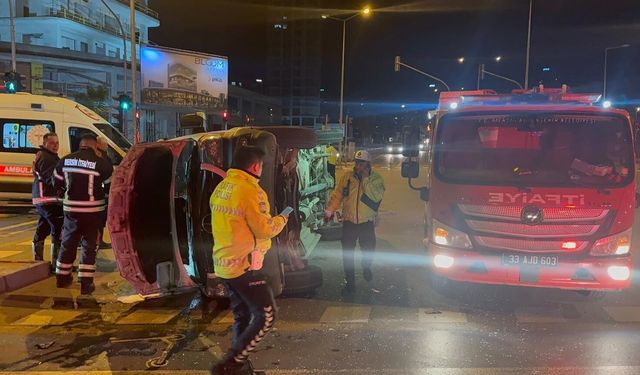 Hasta taşıyan ambulans ve cip kafa kafaya çarpıştı