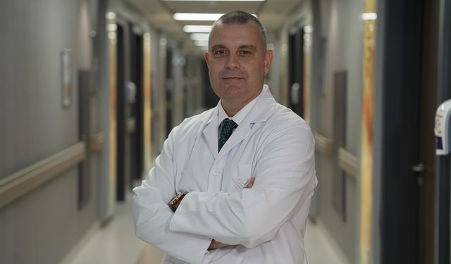 "Karanlıkta telefon kullanımı miyopiyi hızlandırıyor"