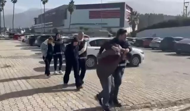 Marketlerden 1 milyon liralık kozmetik ürün çaldılar