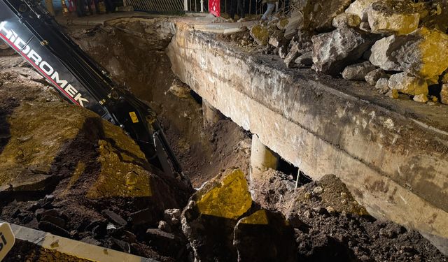 Mezitli’de Köprü Çöktü, Yol Trafiğe Kapatıldı