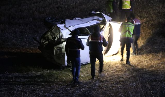 Otomobil kontrolden çıkarak şarampole yuvarlandı