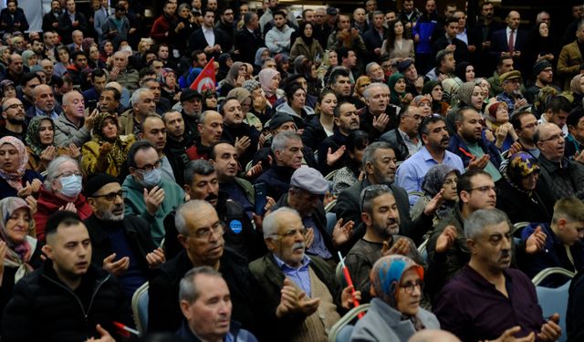 “Özgür Bey bize laf söyleyeceğine, şapkasını önüne alacak, bir düşünecek”