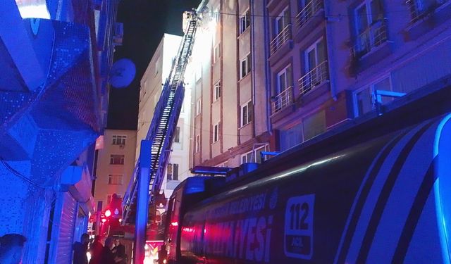 Silivri'de Bina Girişindeki Elektrik Trafosu Yandı