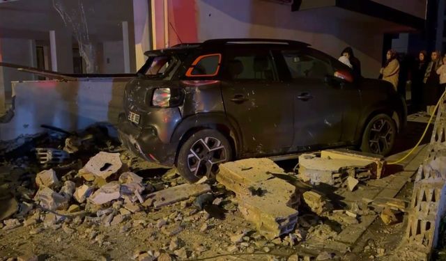 Sultanbeyli'de korkutan otomobil kazası