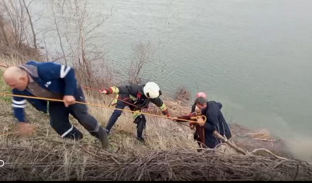 Traktör Kızılırmak'a yuvarlandı