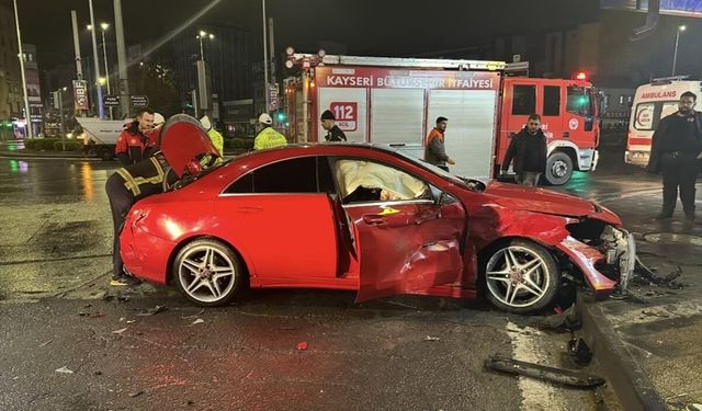 Kayseri'de korkutan kaza: 2 yaralı