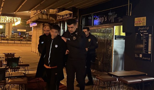 15 Yaşındaki Çocuk, Hırsızlık Yaptığı Kafede Yakalandı