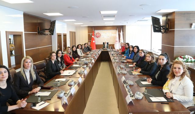 Bakan Göktaş, baroların kadın ve çocuk hakları komisyonu temsilcileriyle görüştü