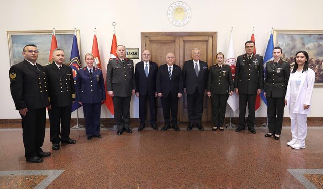 Bakan Güler, MSB sağlık personeliyle bir araya geldi