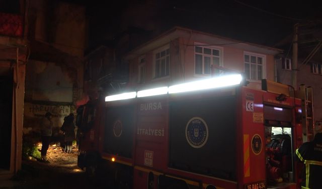 Bursa'da Metruk Bina Yandı