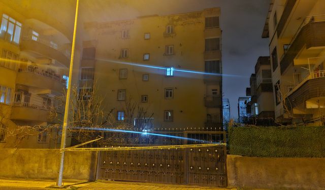 Diyarbakır'da kolonlarından ses gelen bina tahliye edildi