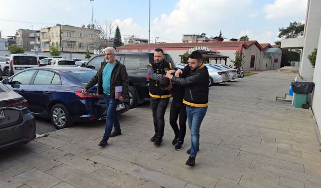 Fiyat sormak için girip cep telefonunu çaldı