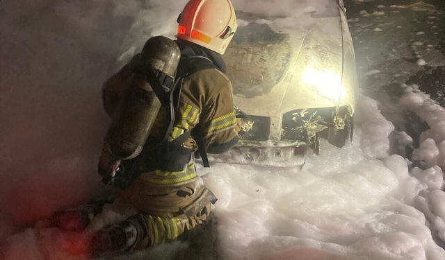 İnegöl'de otomobili alevler sardı