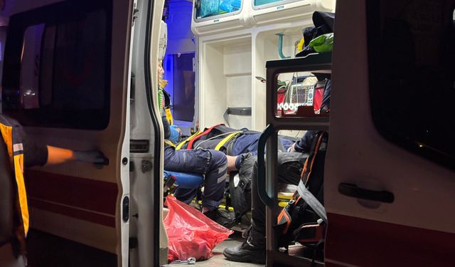 İnfaz koruma memurlarını taşıyan servis midibüsü devrildi: 16 yaralı
