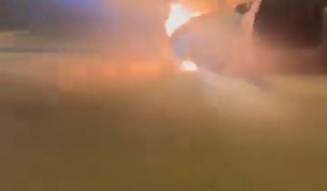 İstanbul'da seyir halindeki otomobil alev aldı