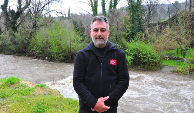 İzmir'de Altın Avcıları, Yağışa Rağmen Altın Aradı