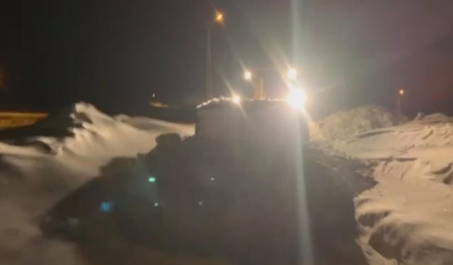Kars'ta kardan dolayı kapanan köy yollarında çalışmalar sürüyor