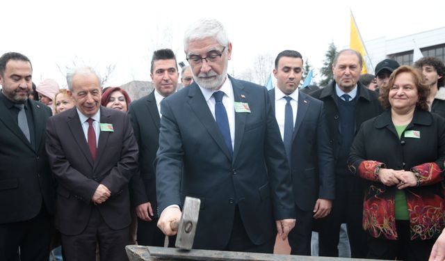 Nevruz ateşinden atlayıp demir dövdüler