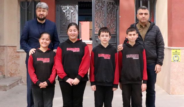 Okulda para toplayan öğrenciler veresiye defterlerini kapattı