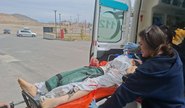 Önce eşini bıçakladı sonra intihar etmeye çalıştı