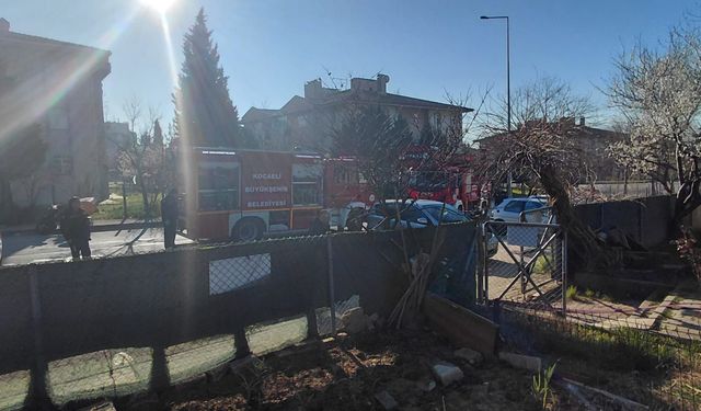 Önce evini yaktı sonra ailesinin çay ocağına zarar verdi