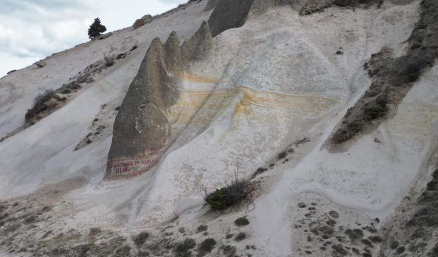 Peribacalarına sprey boyayla tahrip ettiler