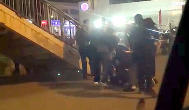 Sokak ortasında 'laf atma' kavgası kameraya yansıdı