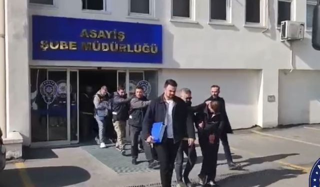 Sosyal medyada tanıştıkları kişileri silahla tehdit ettiler