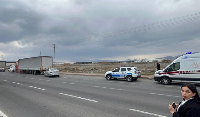 Kullandığı TIR'ın yanında cansız bedeni bulundu