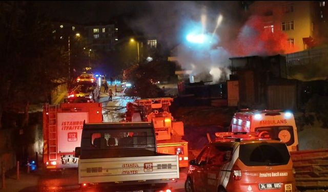 Üsküdar'da işçi konteynerinde yangın çıktı