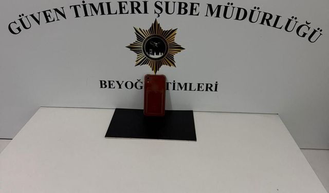 Uyuyan kişinin telefonunu çalan hırsıza suçüstü