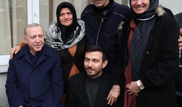 Cumhurbaşkanı Erdoğan, Rize'de komşularıyla bayramlaştı