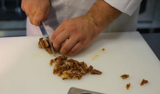 Yıldız futbolcuya aşçısından “fazla çalıştırdığı” iddiasıyla dava