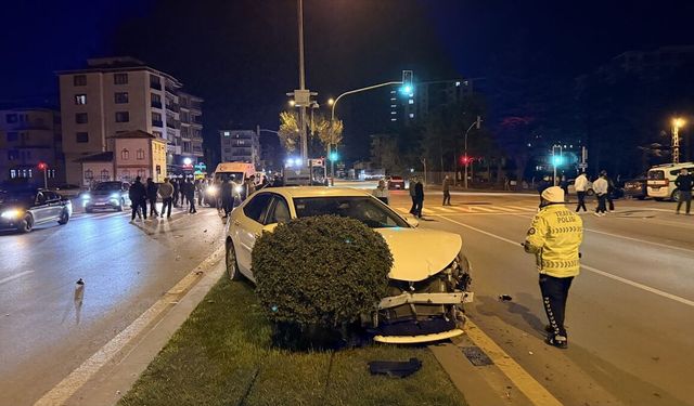 Ankara'da iki ayrı trafik kazası: 4 kişi yaralandı