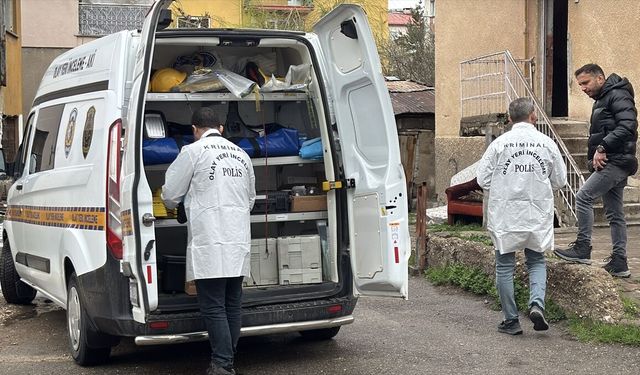Boşanma aşamasındaki eşini bıçakladı