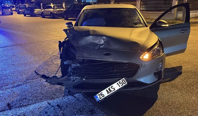 Eskişehir’de trafik kazası: İki araç çarpıştı, 1 yaralı