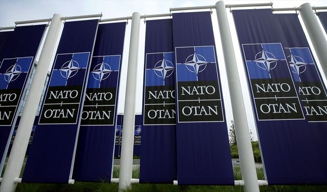NATO'dan Türk paraşütçü askerlere övgü paylaşımı