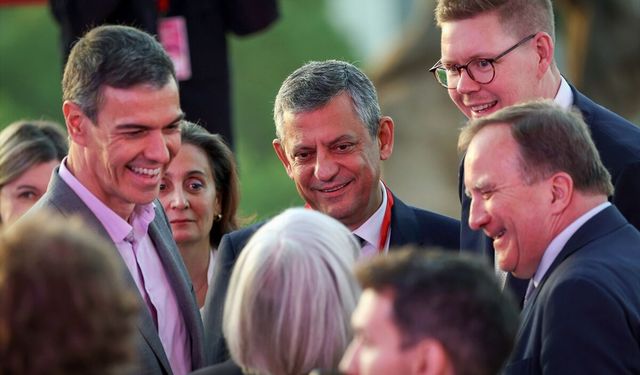 Özgür Özel, Barselona’da liderlerle bir araya geldi