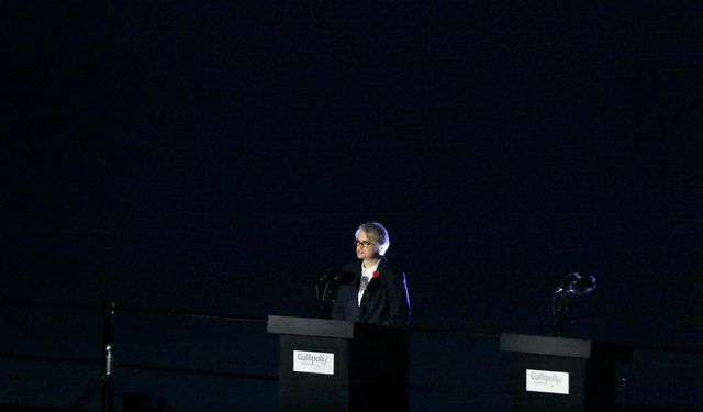 Anzak askerler Şafak Ayini'yle anıldı