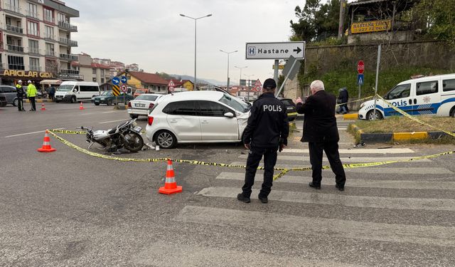 Bartın'da motosiklet ve otomobil çarpıştı
