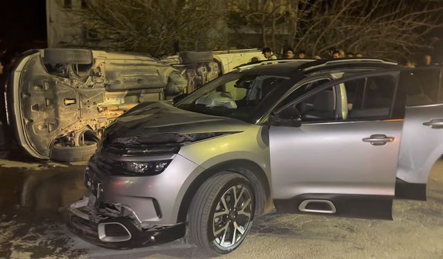 Battalgazi'de otomobiller çarpıştı