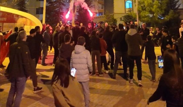 Bursa'da polislere sürpriz kutlama