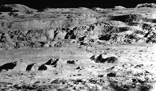Çinli bilim adamlarından Ay'da iki yeni mineral keşfi
